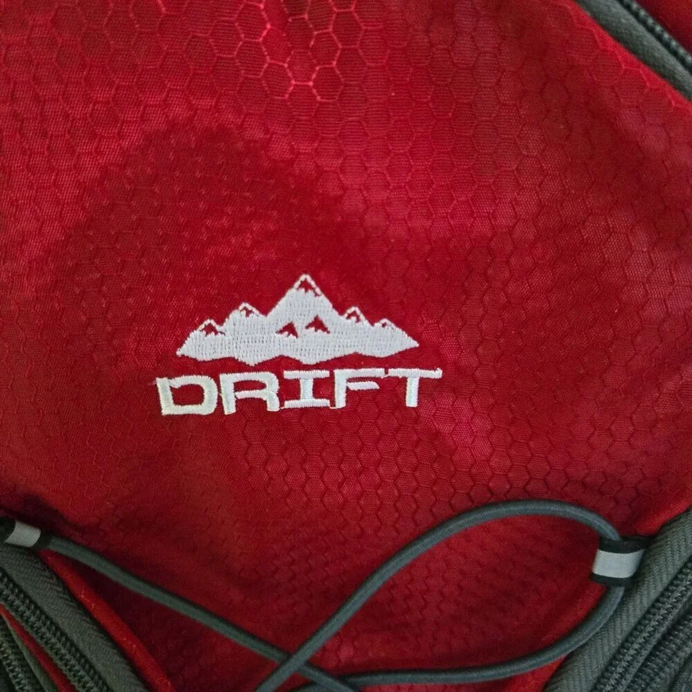 Drift NWT Hydration Backpack With Bladder Red Ripstop Zip Pockets 16